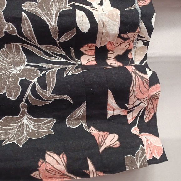 Nicole Miller Originals Linen Blend Short Sleeve V-Neck Floral Shift Dress - Picture 9 of 15